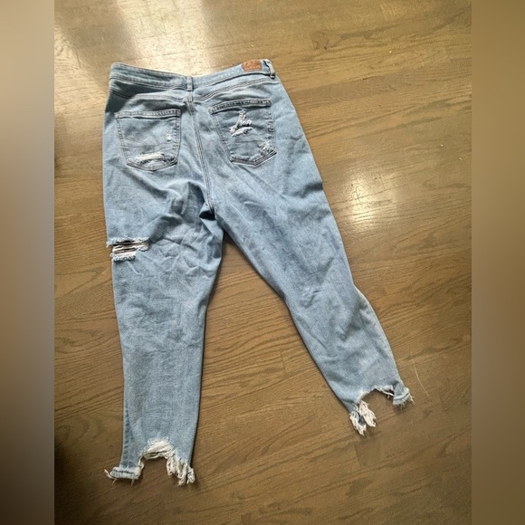 American Eagle Distressed Light Wash Mom Jean Size 16 - Picture 5 of 10